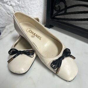 CHANEL FLATS • vintage • leather